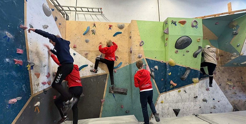 klatring foregår forside iben.jpg