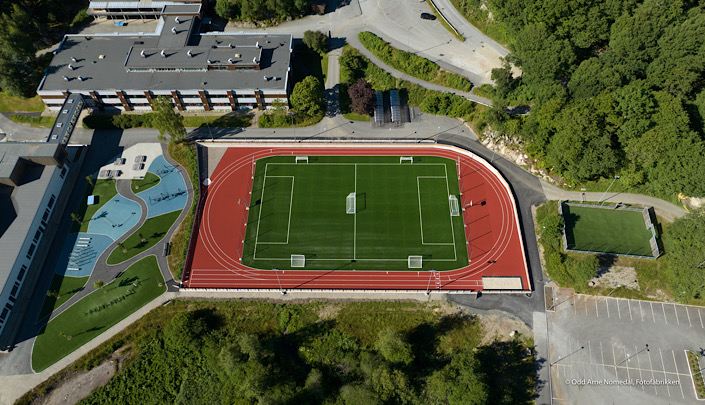 To friidrettsanlegg på  lista over forbildeanlegg