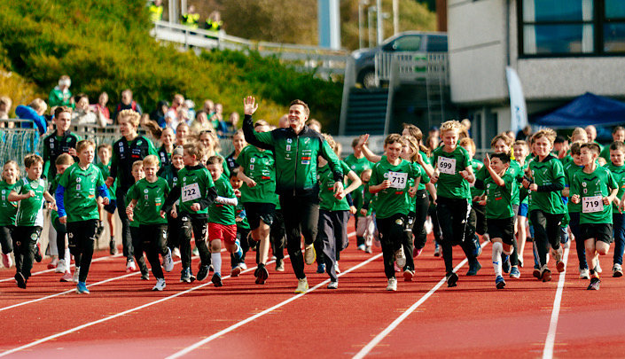 Friidrettsfest da Karsten Warholm Stadion åpnet