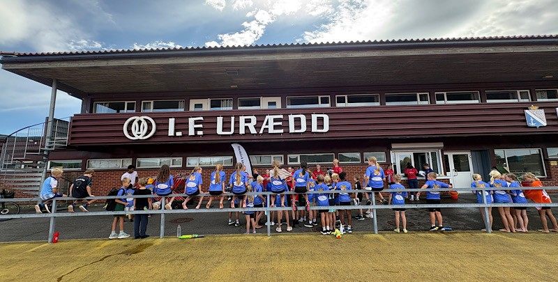 Urædd har hatt friidrettskole med utstyr fra TFIKs henger
