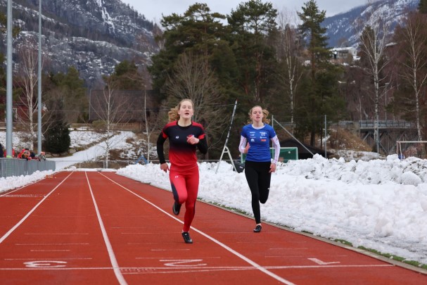 emma Seljord, først i mål å 100m 13.13 foto H I hagen.jpg