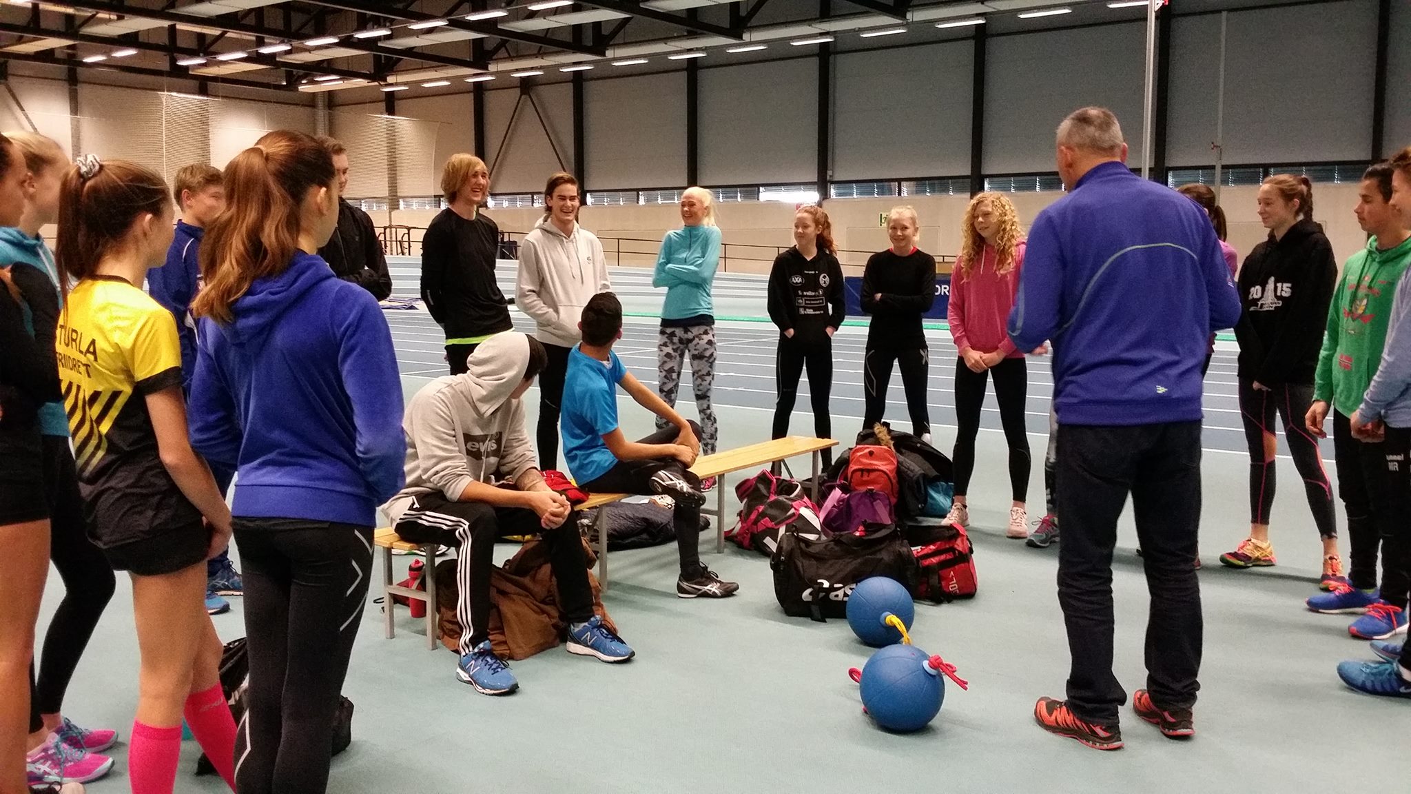 Samling for Team Buskerud i Rudhallen