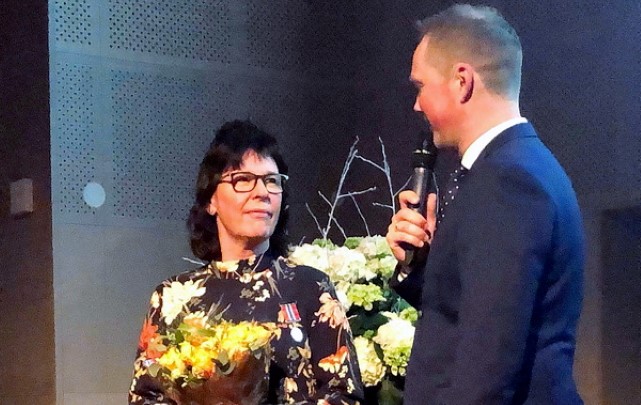 NFIF`S fortjenestemedalje til Heidi Fjellet Kristiansen