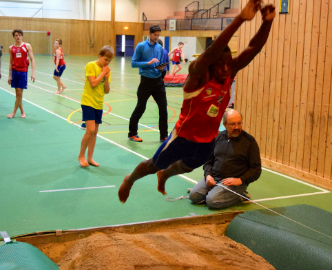 KM i hopp uten tilløp