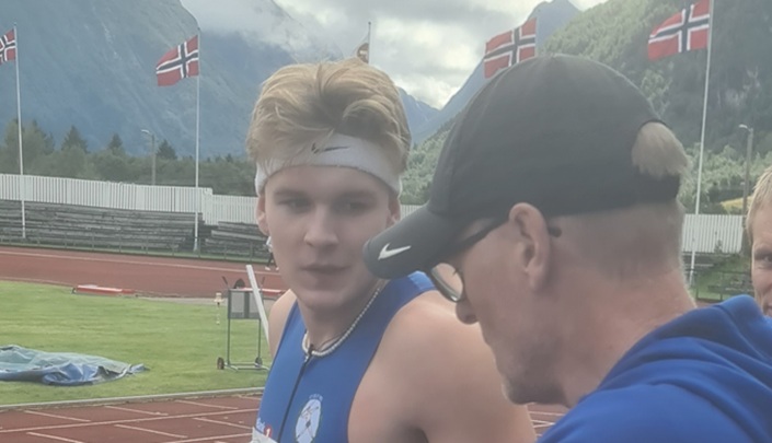 Desse stiller frå krinsen i UM