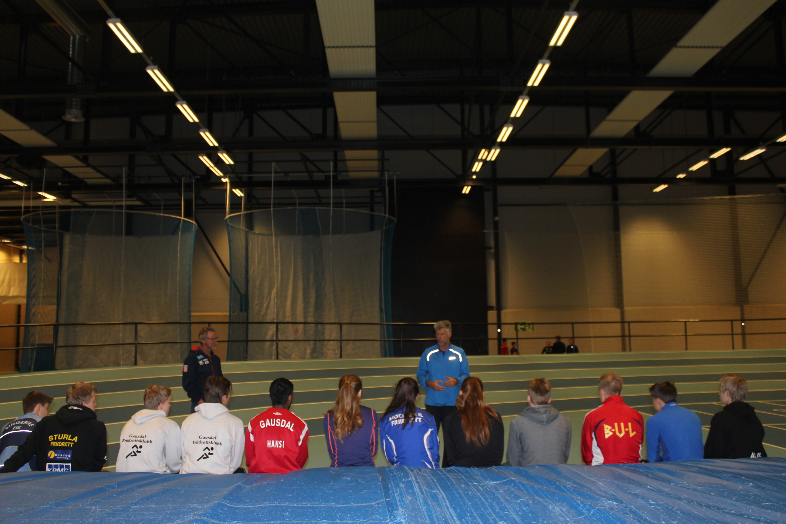 Hold av 11. desember - ny storsamling i Rudhallen