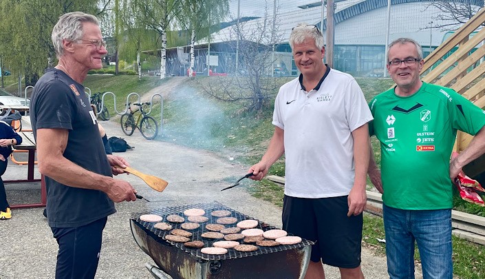 grillgutta - foto mette forside.jpg
